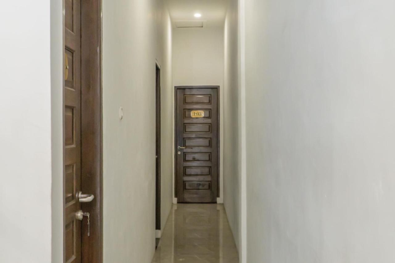Отель Reddoorz @ Jalan Wahidin Медан Экстерьер фото